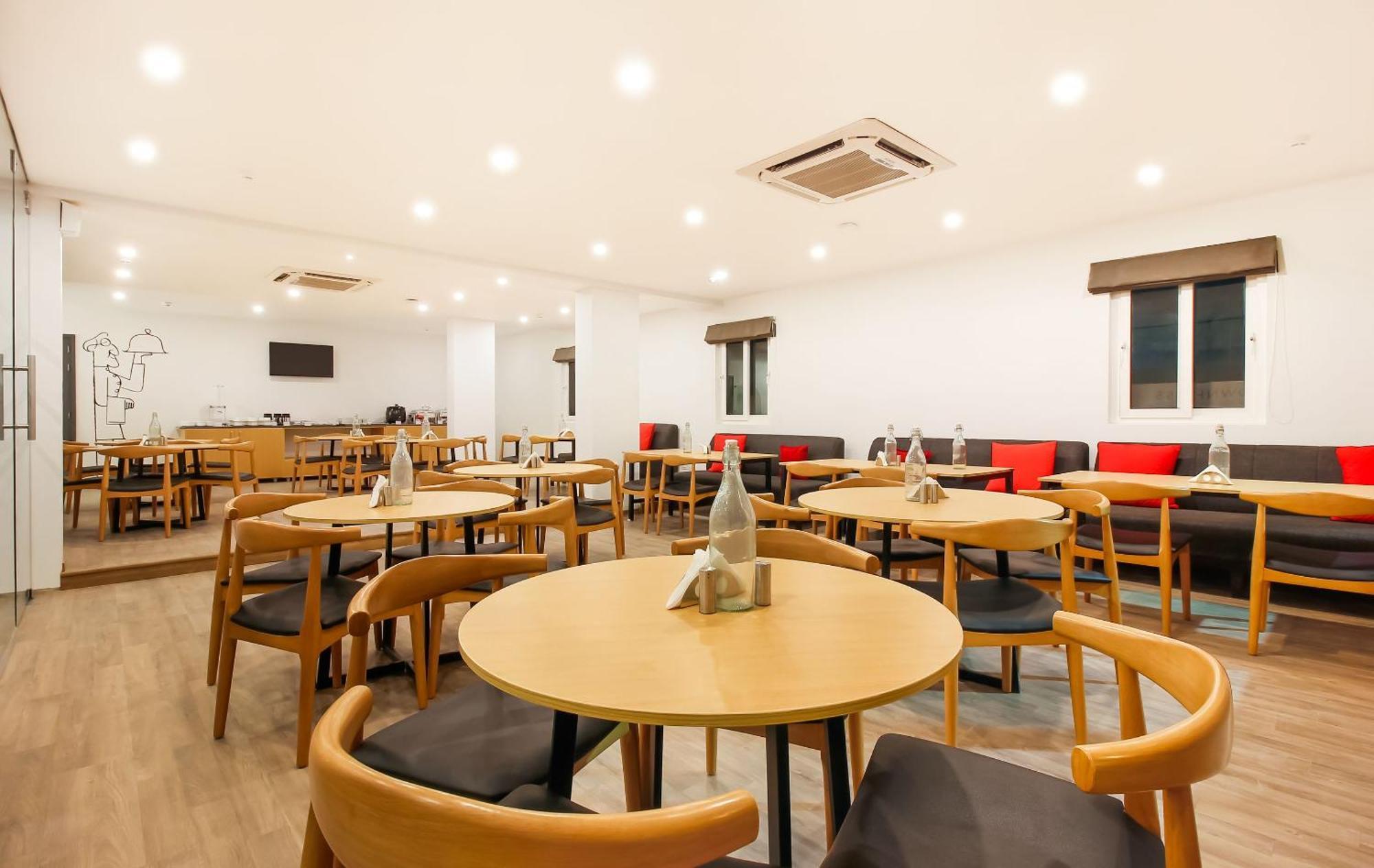 Super Townhouse The Cinco Hotel Near Esi Hospital Hyderabad Exterior photo