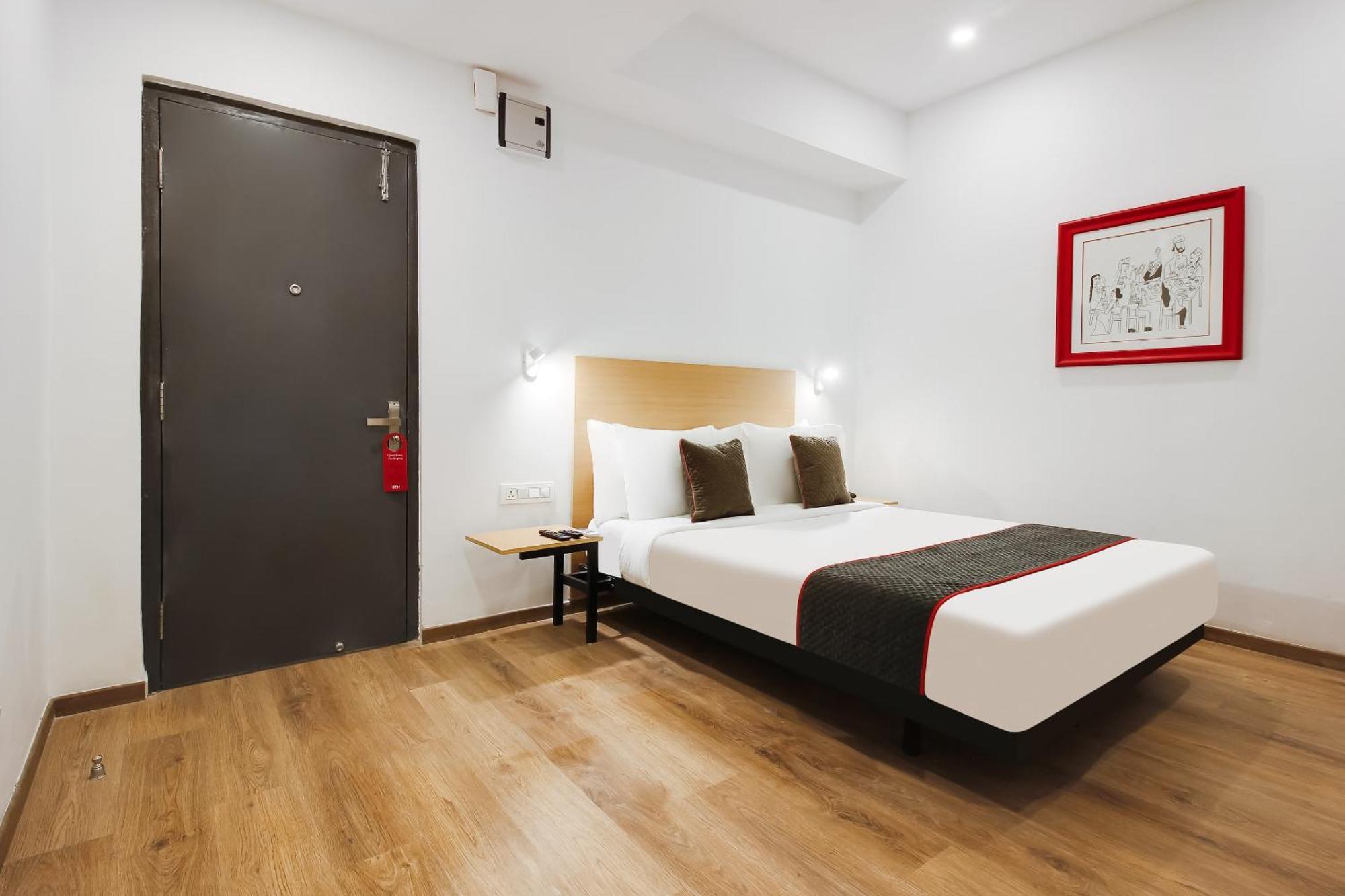 Super Townhouse The Cinco Hotel Near Esi Hospital Hyderabad Exterior photo