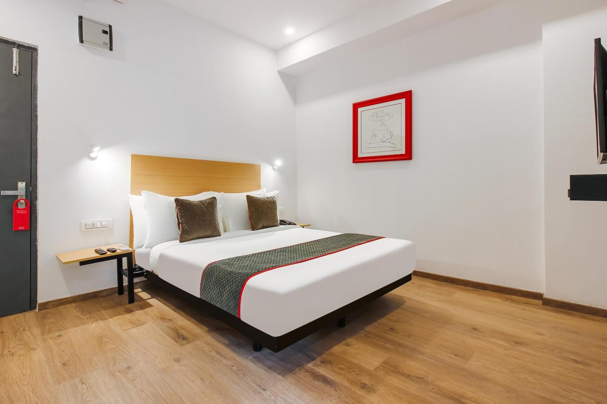 Super Townhouse The Cinco Hotel Near Esi Hospital Hyderabad Exterior photo