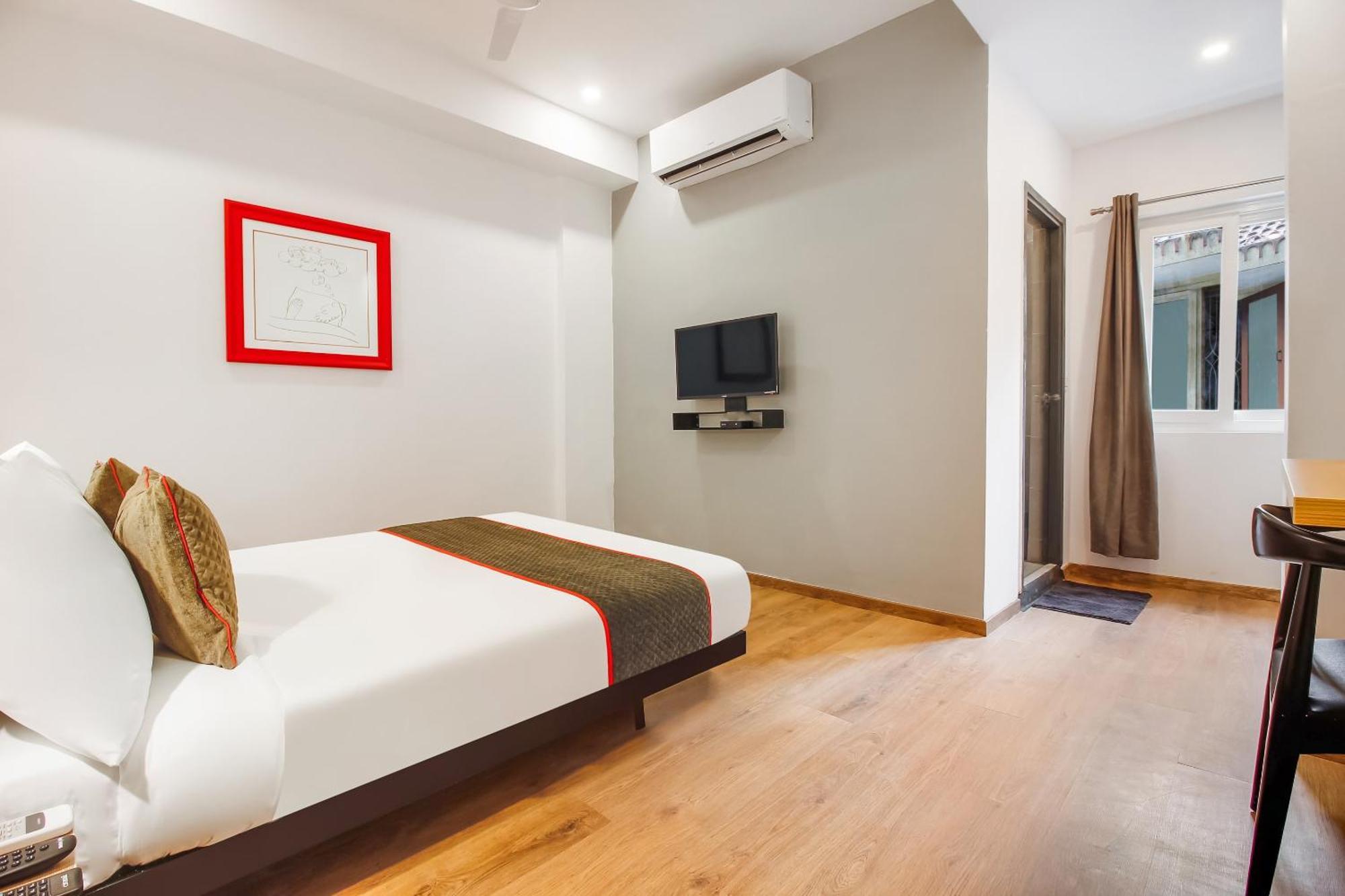 Super Townhouse The Cinco Hotel Near Esi Hospital Hyderabad Exterior photo