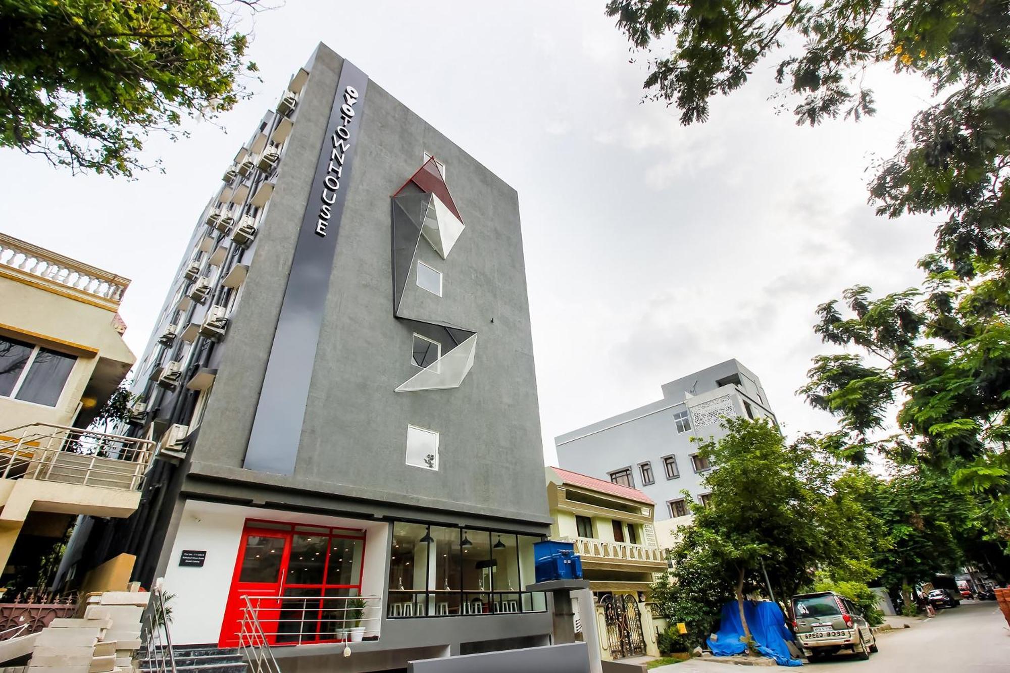 Super Townhouse The Cinco Hotel Near Esi Hospital Hyderabad Exterior photo